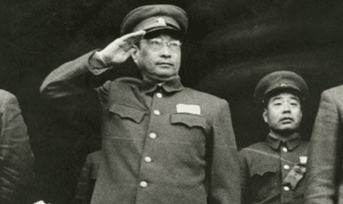 漂亮女护士冒死救下失血小战士，22年后，护士才