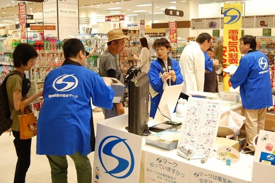 平均年收入26.1万，为什么日本家电卖场还是中老年店员居多？