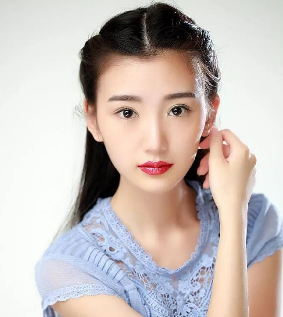 8位眼睛好看的女明星，眼神灵气逼人，仿佛藏着星辰大海