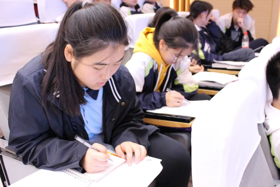 语奥走进张家港常青藤实验中学：以梦为马，不负韶华
