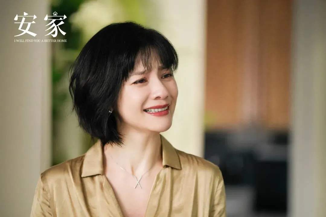 胡可曬慶生照，安吉魚兒夾擊親吻媽媽，送耳飾當禮物超暖心