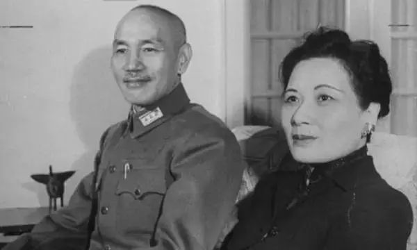 他拒娶宋美龄，不当黄埔军校校长，拱手把美人与江山让给了蒋介石