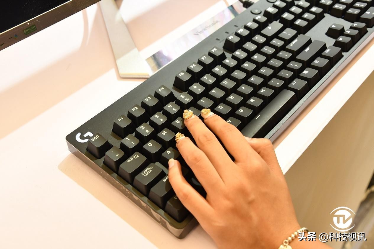 触感极好，稳重 罗技G610led背光机械键盘