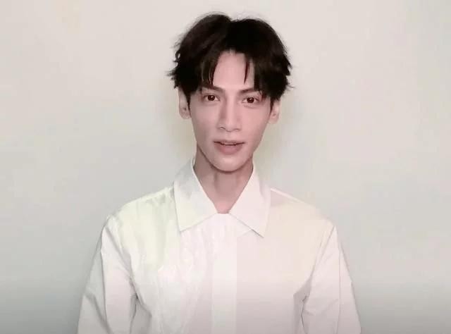 5位瘦成皮包骨的明星，不分男女的减肥，当真要钱不要命？