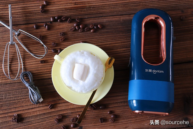 冬日下午茶，一杯熱乎乎的棉花糖咖啡，暖暖得很愜意，做法簡單