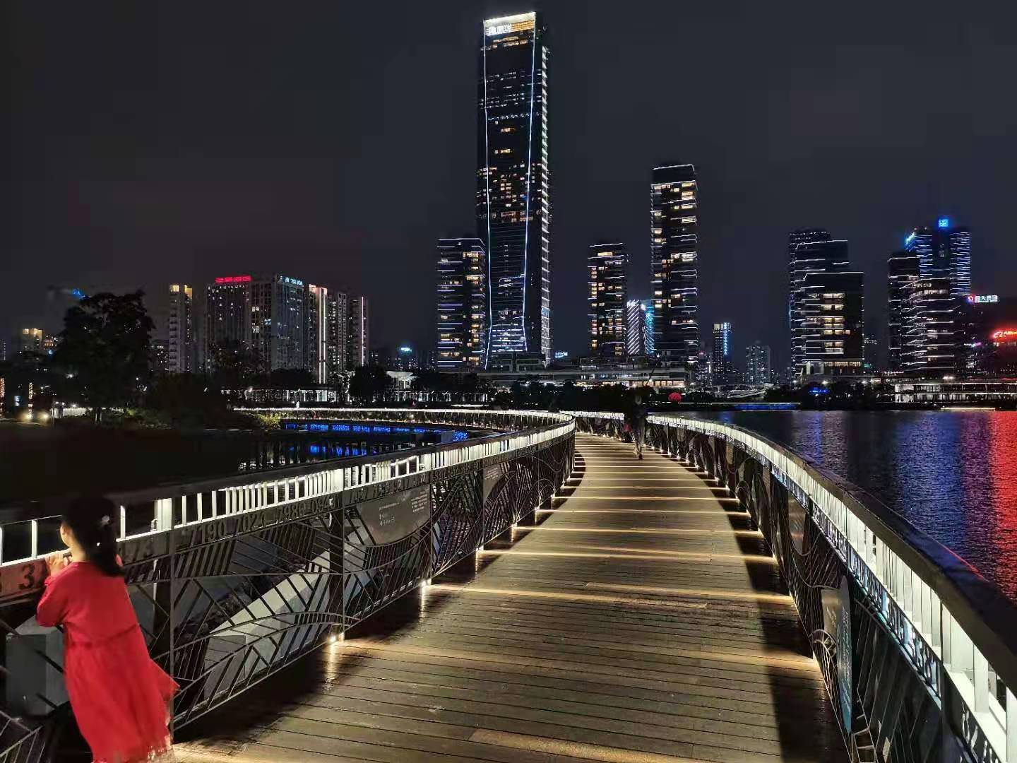 扎心催泪文案，成年人的崩溃往往就在一瞬间