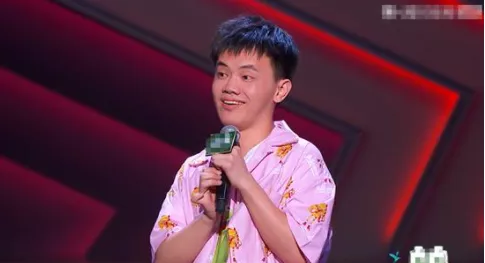 “我有病，但我不要同情！”脑瘫男孩上《脱口秀大会》，获4爆灯