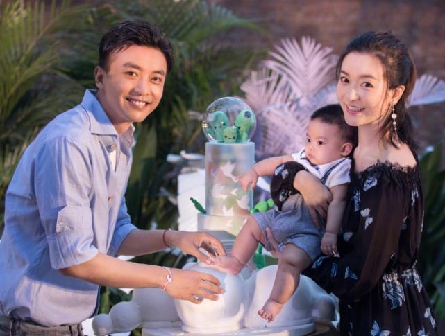 Li Sheng took photos to celebrate his son's birthday, and his mother's ...