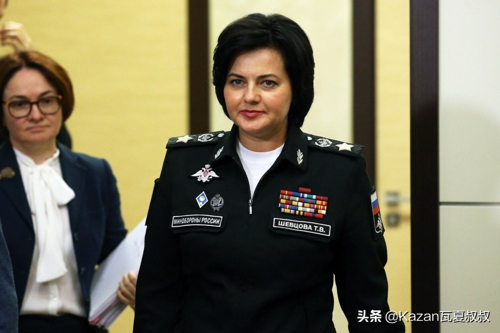税收官出身，俄罗斯国防部唯一女副部长，效力十年，深得普京信任