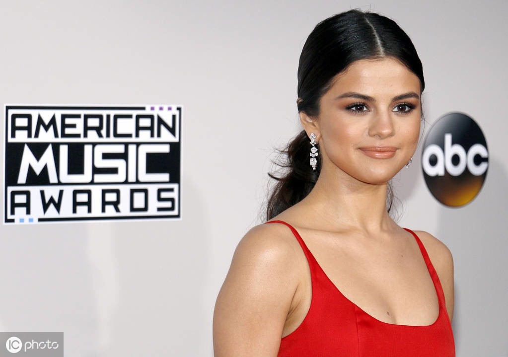 Lenna Gomez是一个演员，配音，歌手，“男孩魔法大师”的表现非常令人兴奋