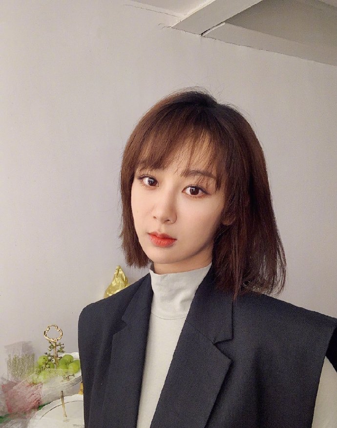 最近又开始流行齐肩短发好打理又减龄章子怡也剪了