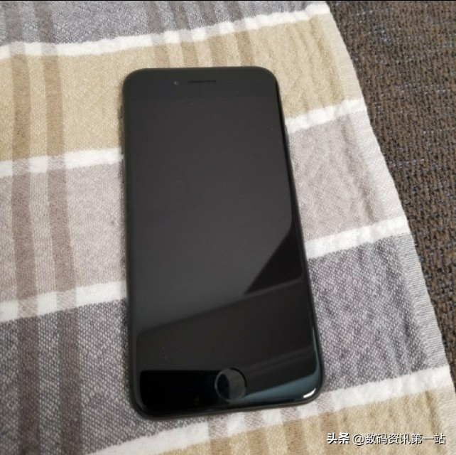 2599元入手iPHONE8！触感丝般丝滑，速率依然超级！