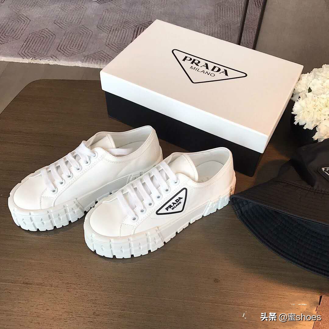 杨幂江疏影都爱的Prada？又飒又帅好看出天际