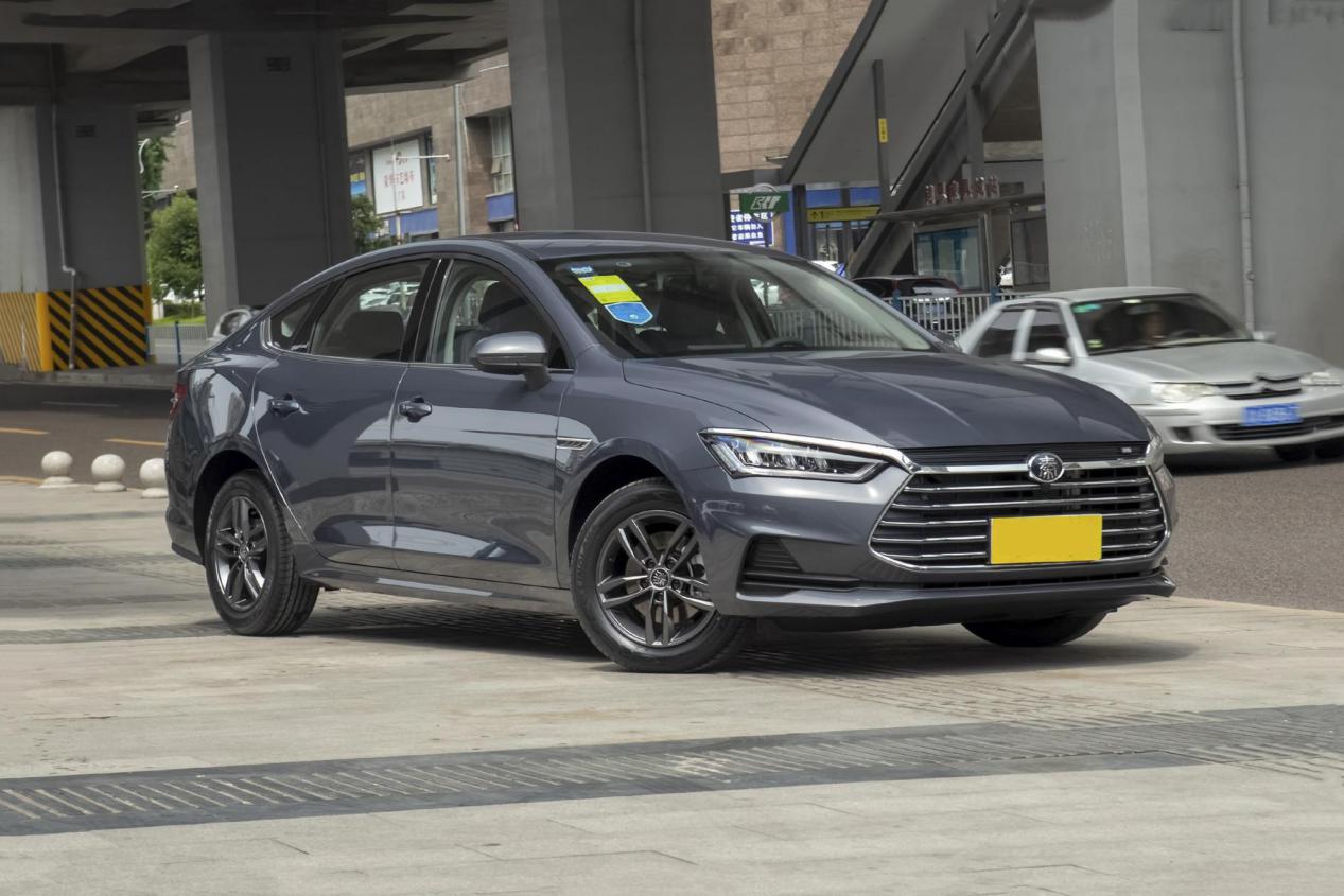 比亚迪打造的家用车，秦PRO坐拥160马力不足8万，油耗6L