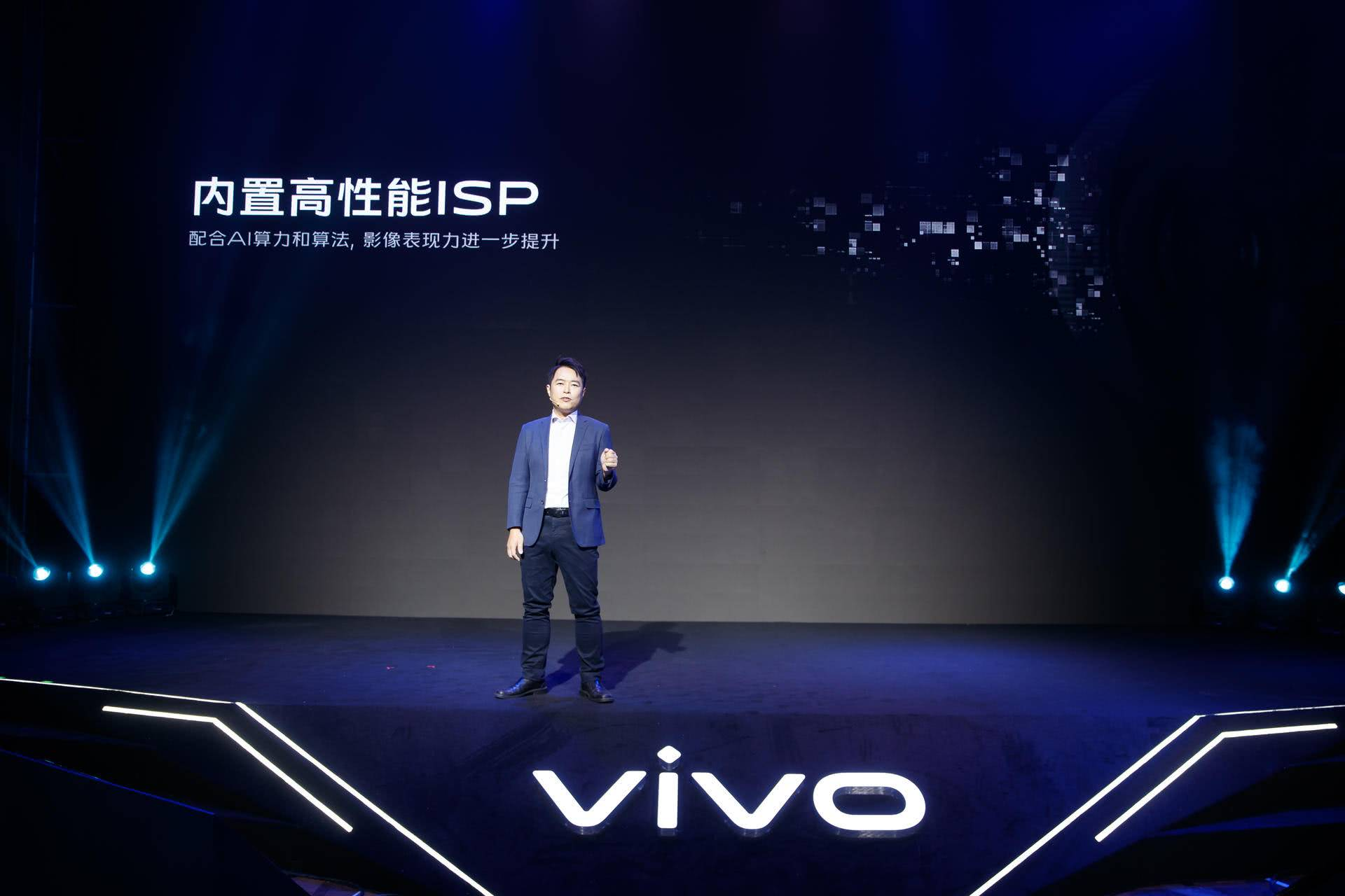 蓝绿厂推自研发芯片：下半年就能亮相，都是影像处理芯片