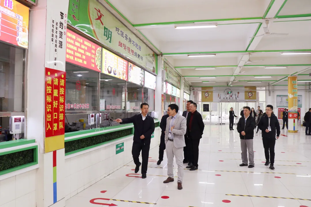 济南南部山区管委会领导、历城一中教育集团专家莅临我校参观考察
