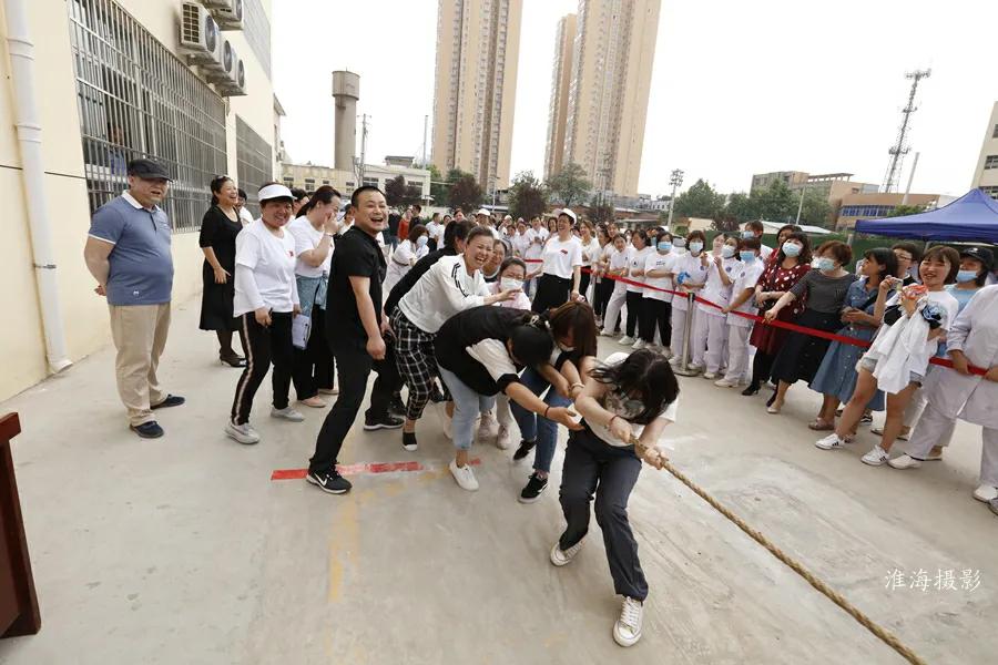 三原县医院庆祝“5.12”国际护士节拔河比赛