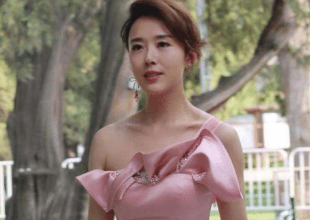 有种“女神”叫做13年后的嫦娥，她换下古装，网友：这谁能不爱啊