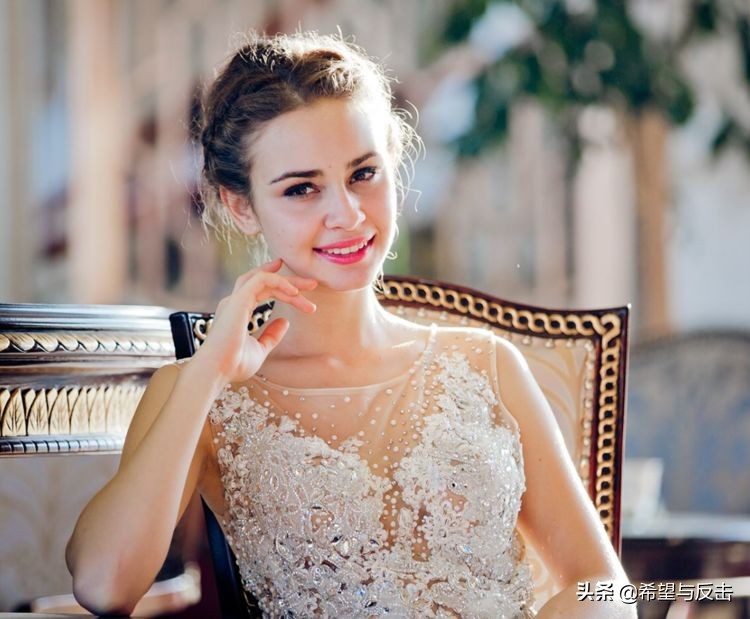 俄羅斯女性愛上 誘惑男人培訓課 已成功誘惑6位億萬富翁 希望與反擊 Mdeditor