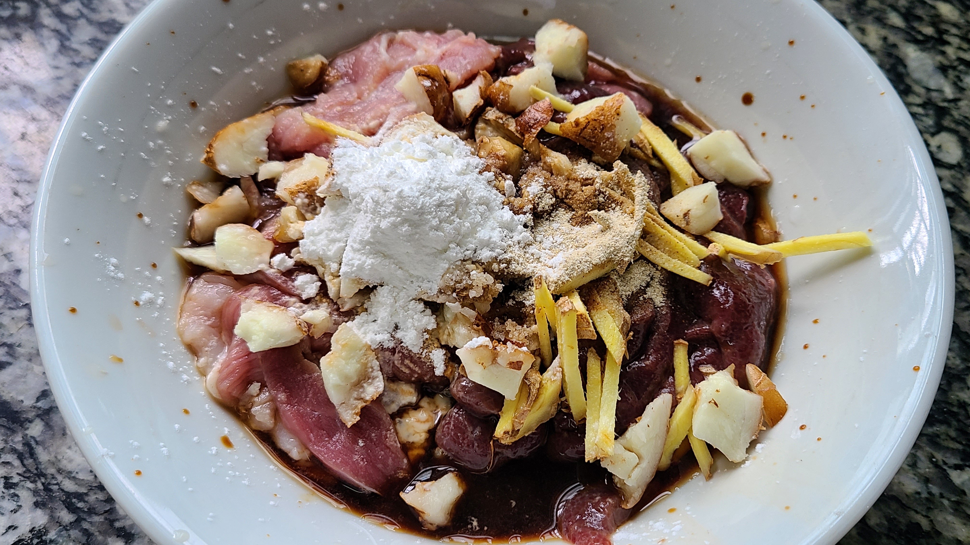 爱吃猪肉别直接炒，教你一个香喷喷的广东做法，简单美味又营养