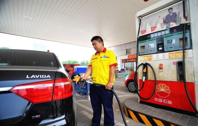 中国是石油进口大国，为何还要往外出口石油，