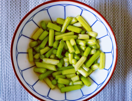 图片[6]-家常腌蒜苔 直接腌是不对的 多加1个步骤 蒜苔清脆入味特好吃-起舞食谱网
