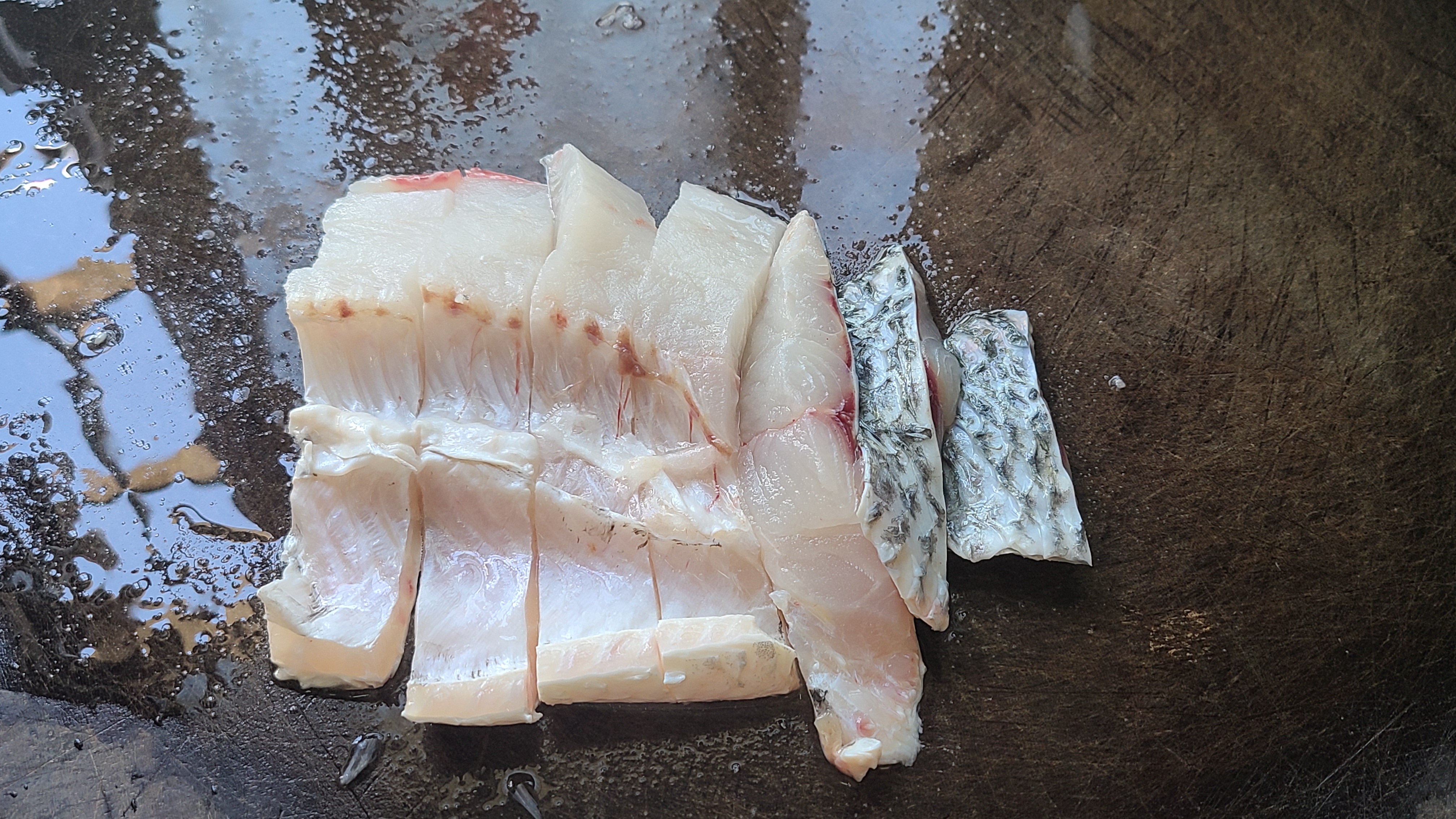 豆腐蒸鱼腩，广东人做出来就是好吃，香味四溢又简单，太下饭