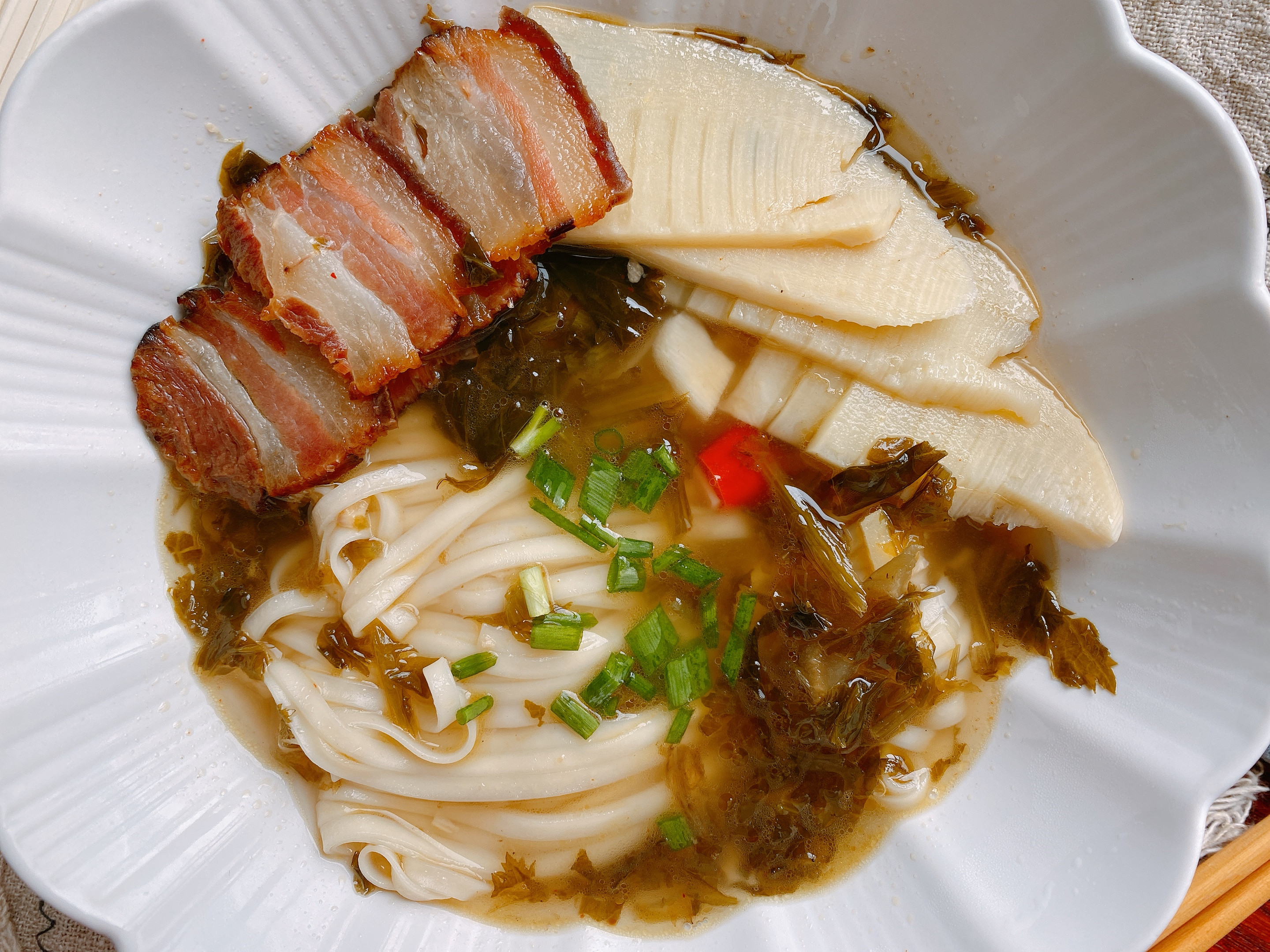 下雪天來一碗熱騰騰的湯麵，5種做法，10分鐘搞定，簡單有營養