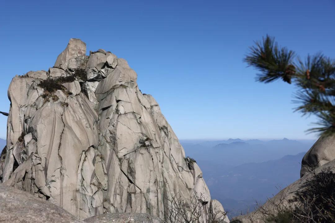 百名武漢戰疫英雄暢游天柱山