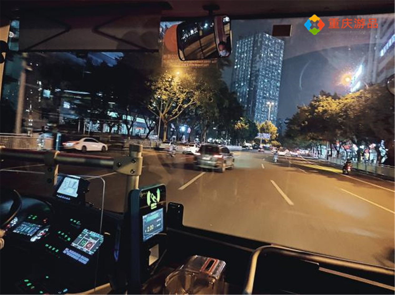 重庆90后小伙夜探鹅岭，小巷子越深越暗，吓得他一口气跑了回去