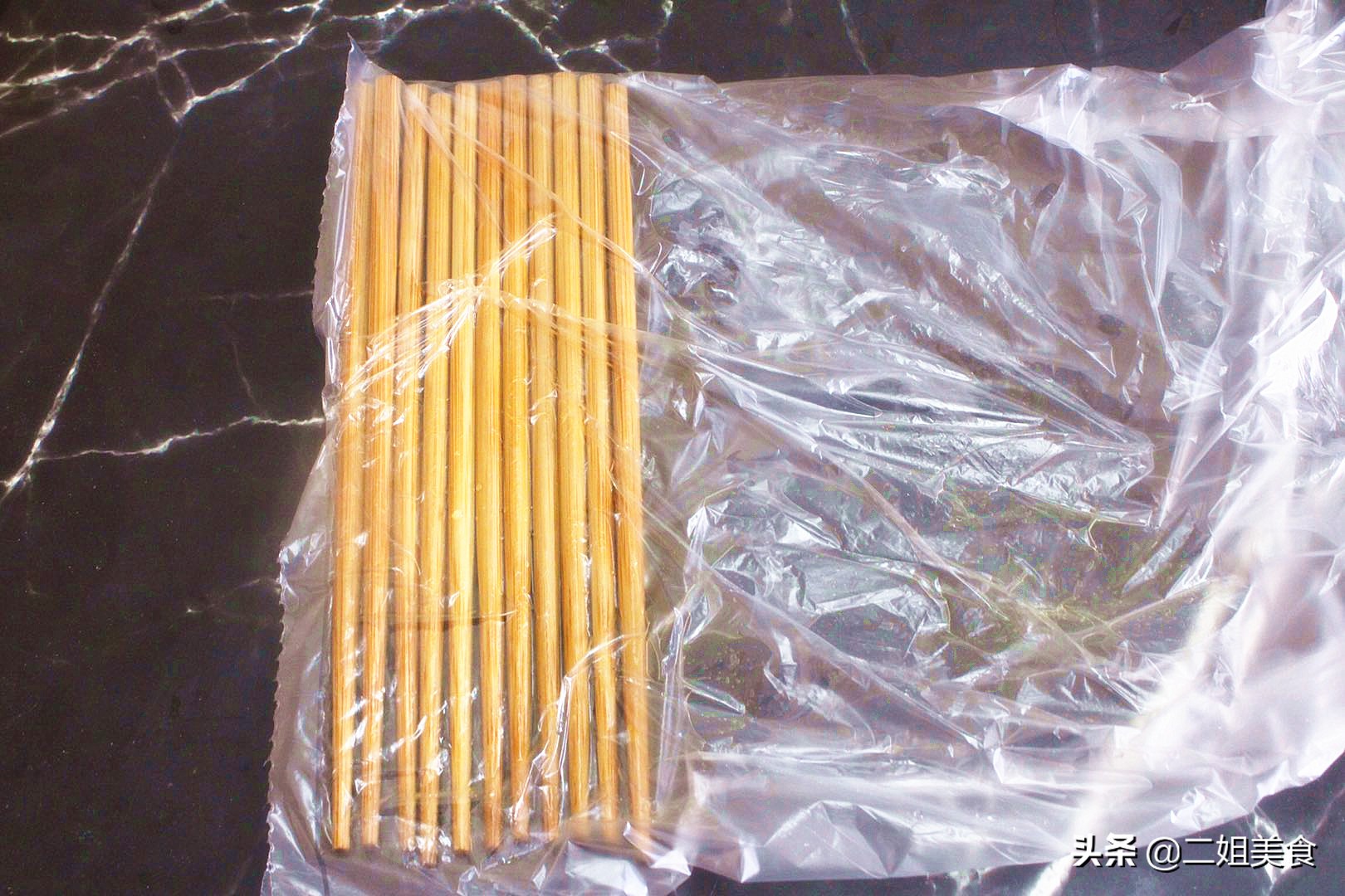 買回來的新筷子別直接用，多做2步，用久不發霉不開裂，簡單實用