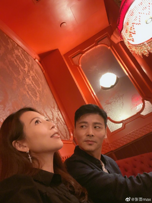 张晋带儿子出镜，鱼蛋眼神呆萌，不动抢到C位，张晋满眼都是儿子