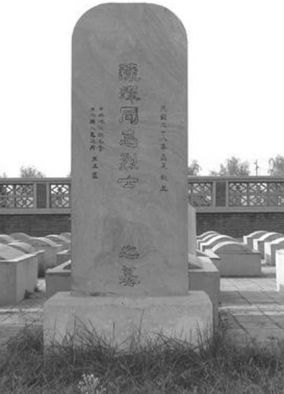 年轻的八路军诗人，智勇双全的武工队长，重围下，他拉响了手榴弹