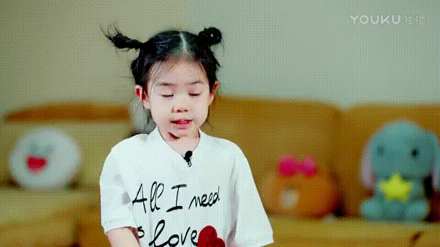 5 years old of daughters make up Qi Wei to catch the hair, hole that play side, however by mad assist of 1 million person: Is the reason? 