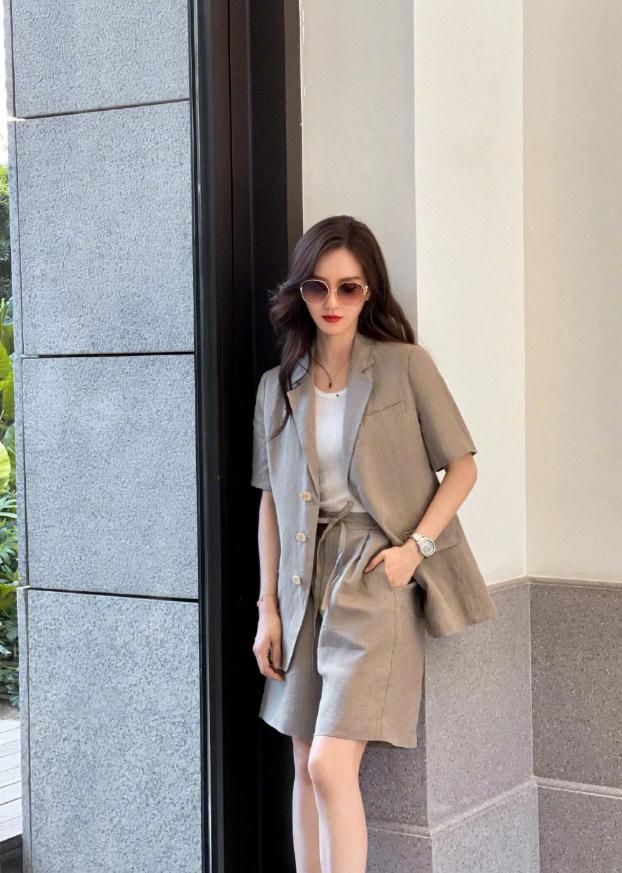 Liu Shishi brand endorsement blockbuster, elegant and capable commuter ...