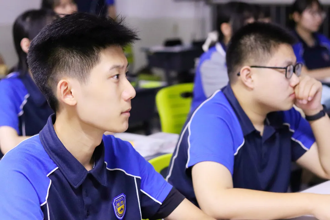 理想照亮未来——我校组织全体师生观看2021《开学第一课》