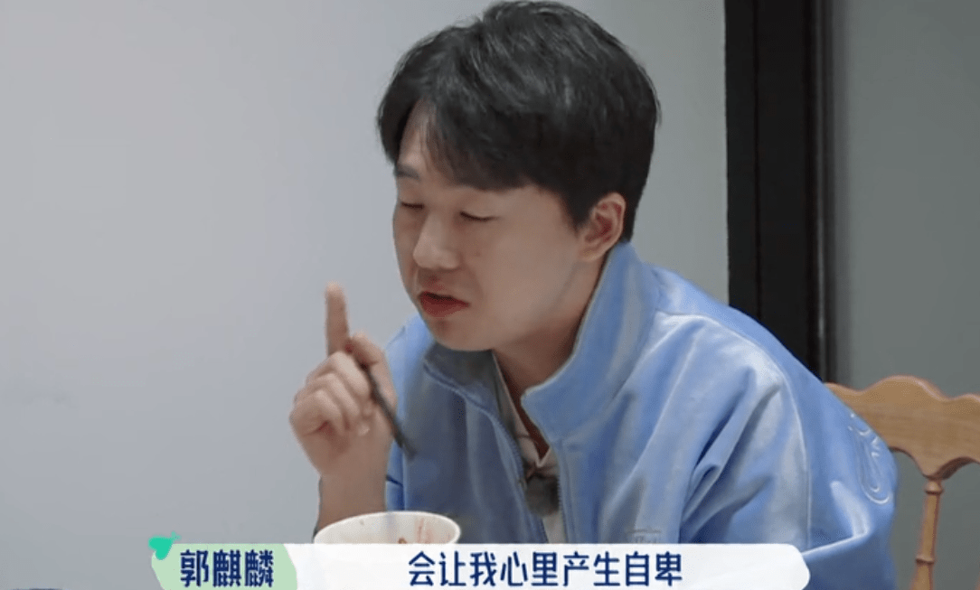 郭麒麟体重曾达196斤，因肥胖产生自卑心理，减下74斤后常年吃药