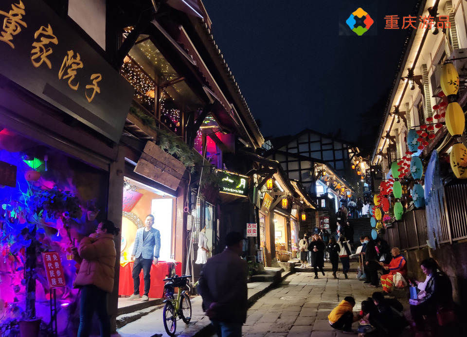 重庆磁器口晚上更温馨，后街美得让人称赞，却少了古镇的韵味？