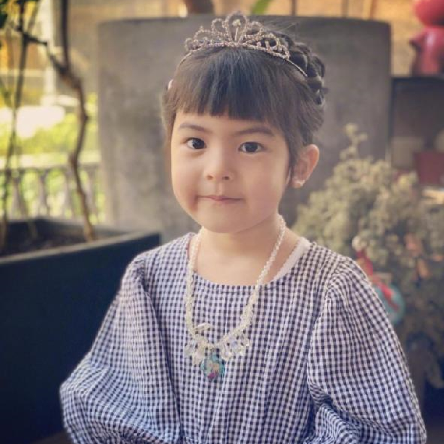 賈靜雯小女兒波妞顏值逆襲，和媽媽小時候越來越像，快赶超咘咘