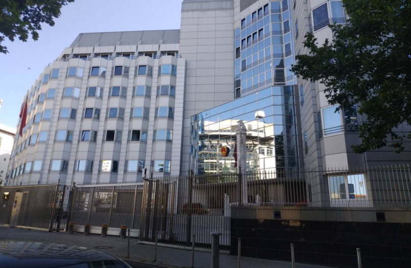 默克尔表态不久，德媒却对话释出特殊信号？中方大使馆雷霆发声