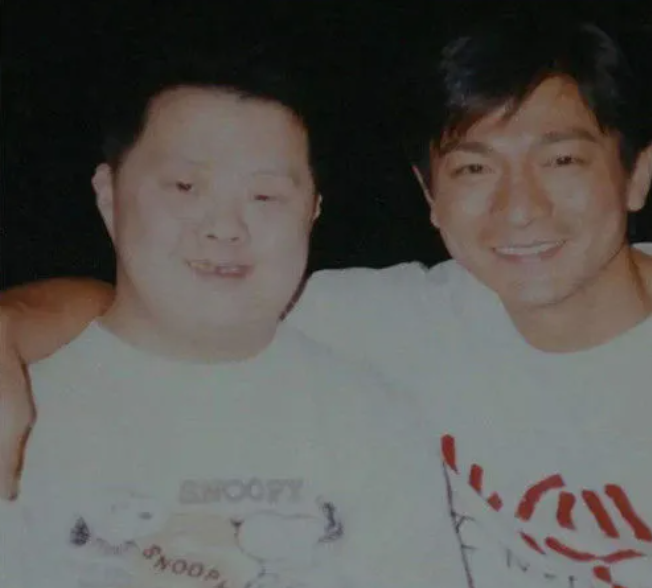 登上人民大会堂，与刘德华共唱，是谁揭穿了“天才指挥家”的谎言