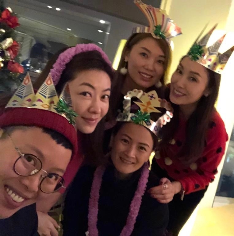 郭可盈曬照為女兒慶生，以維港為背景秀豪宅，熊黛林倆娃可愛出鏡