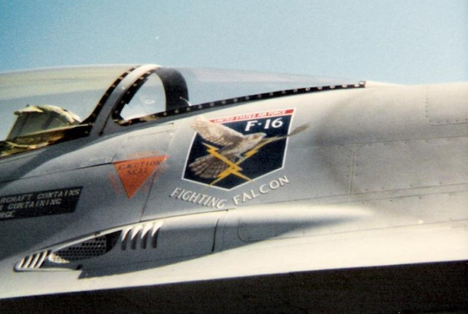 一代机皇F-16的逆天进化史