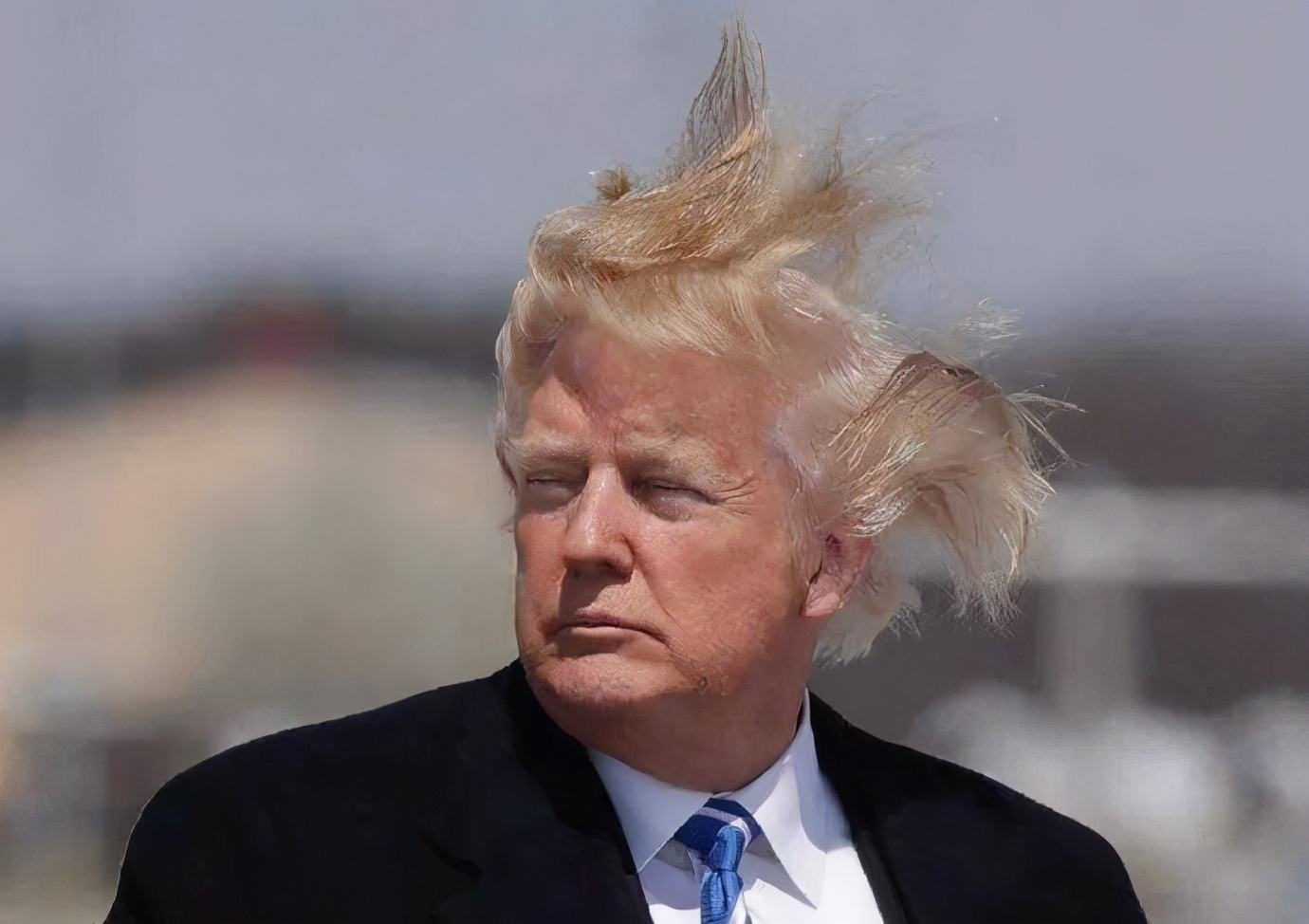 金变白？特朗普的头发引外媒关注，网友吐槽：特朗普理发师下岗了