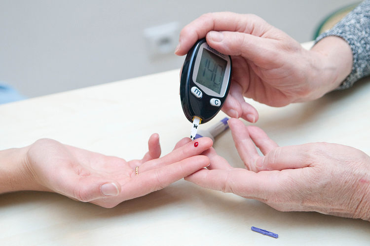 糖尿病患者如何控制血糖平稳？医生：牢记6件事，稳定血糖不升高