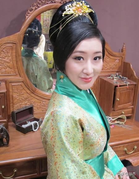 萧亚轩与男友被狗咬伤，黄皓如今无法出院，可能容貌受损