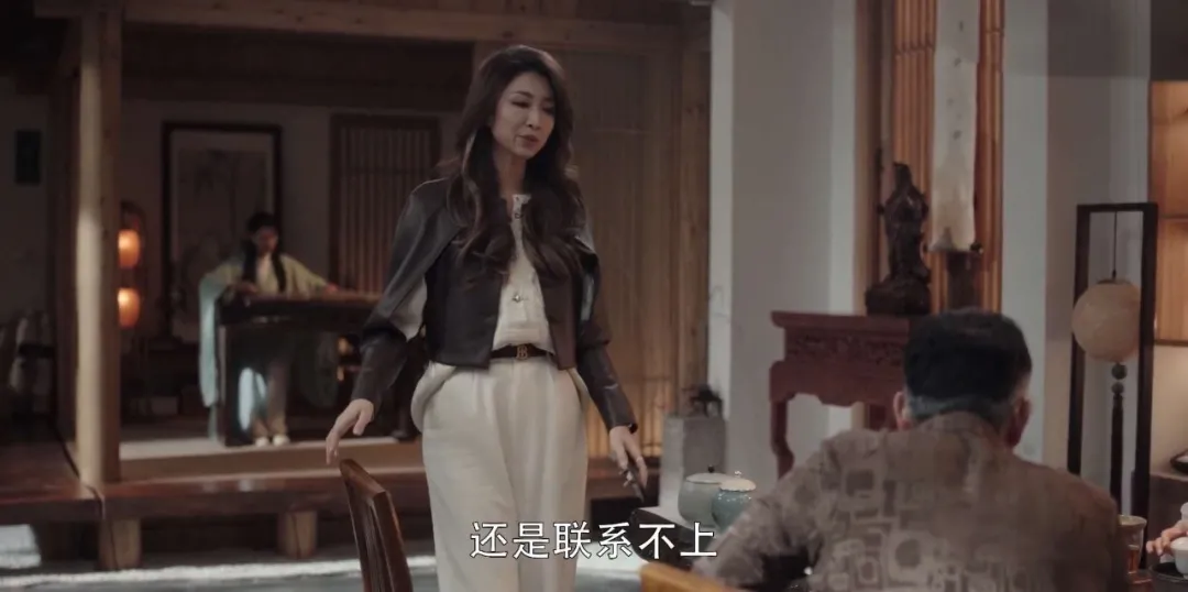 不愧是孙红雷老婆，穿一身白霸气十足，《扫黑风暴》演反派太绝