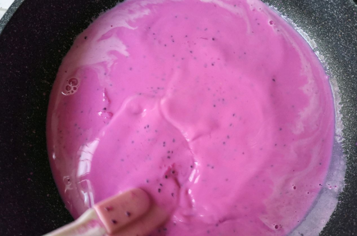 1個火龍果，1盒牛奶，教你做這個簡單的甜品，奶香濃郁入口即化