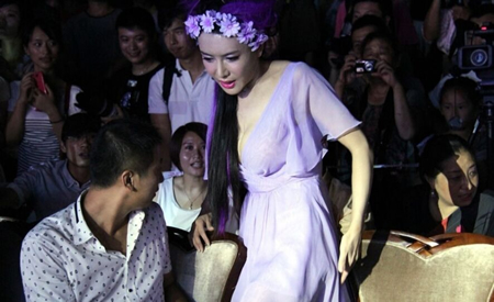 网红女星“扎堆”三线小城市，在大城市混不下去，只能混口饭吃