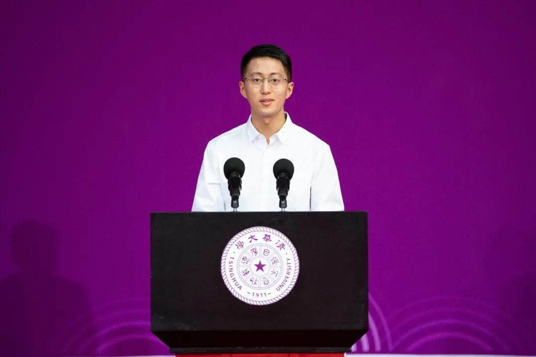 本科生代表钱菱潇在2020级本科生开学典礼上的发言 | 拥抱时代